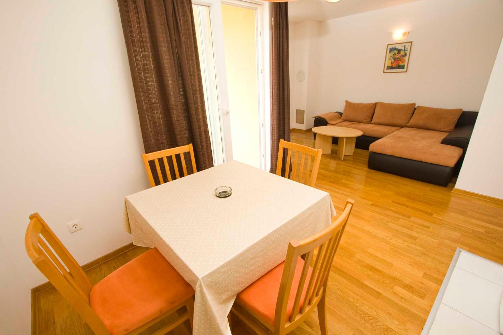 Ela Apartment *